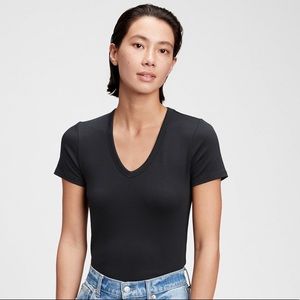 NWT Gap Black Modern V-Neck Tee
